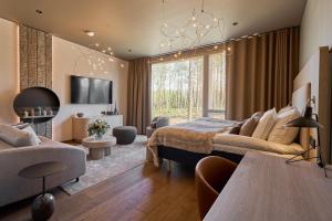 a bedroom with a bed and a living room at Balder Luxury Lodge & Glass Igloos in Levi