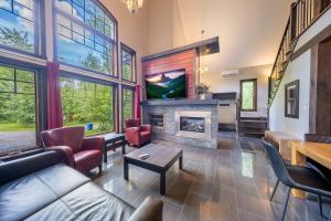 a living room with a couch and a fireplace at Spa & Pool table - Ivy Cottage in Scott