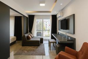 Fotografie z fotogalerie ubytování One-Bedroom Apartment and Luxury Penthouse in Courtyard Long Beach Complex v destinaci Kyperounda