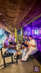 Επισκέπτες που μένουν στο DISCO ZOO Bar & Hostel