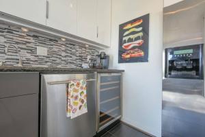 Fotografie z fotogalerie ubytování Large Eclectic 1 Br Above Restaurant 15min To Pdx v destinaci Camas + 23 fotografií