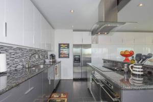 Fotografie z fotogalerie ubytování Large Eclectic 1 Br Above Restaurant 15min To Pdx v destinaci Camas