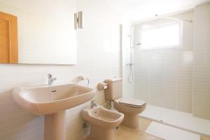 a bathroom with a sink and a toilet and a shower at Riurau Home - Primera línea in Calpe