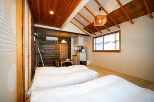 a bedroom with two beds in a room at 伏見稲荷 -菊- in Kyoto