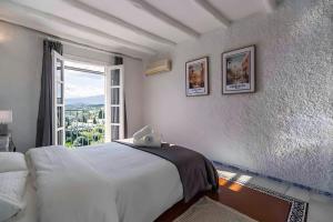 Postel nebo postele na pokoji v ubytování Golf Course View Apartment