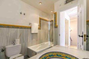 Koupelna v ubytování Golf Course View Apartment + 27 fotografií