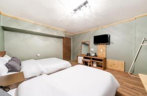 Televisyen dan/atau pusat hiburan di Pure Stay Jeju City +34 gambar