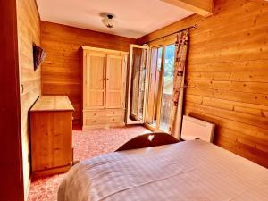 Ένα ή περισσότερα κρεβάτια σε δωμάτιο στο CHALET duplex Mont-Saxonnex "LE JARBAY "