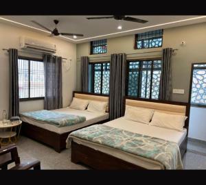 Voodi või voodid majutusasutuse Rajeshwar Bhawan toas