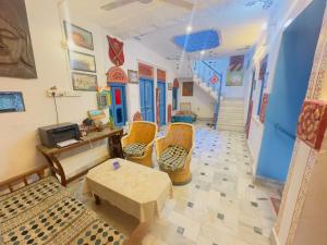 Ruang duduk di Bhavyam Heritage Guest House