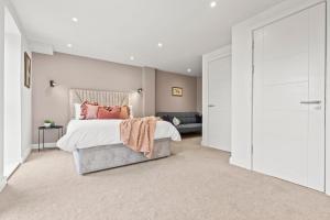 Voodi või voodid majutusasutuse Central Leeds Penthouse 2Bed 2Bath Arena toas