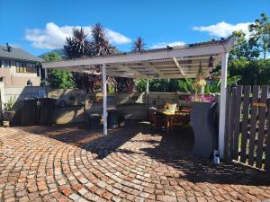 a pergola with a table and a table gmaxwell gmaxwell gmaxwell gmaxwellythonython at Primrose Accommodation in George