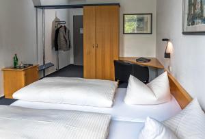 Postel nebo postele na pokoji v ubytování Median Hotel Garni