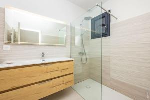 Phòng tắm tại La Villa des Mûriers - Jardin - Lavaur +24 ảnh