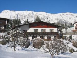 Haus Alpenglühn om vinteren