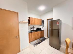 Η κουζίνα ή μικρή κουζίνα στο C2812 Hawraa Homestay 3BR Alanis Residence