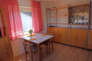 Η κουζίνα ή μικρή κουζίνα στο Ferienwohnung Trautes Heim +18 φωτογραφίες