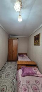 Ένα ή περισσότερα κρεβάτια σε δωμάτιο στο 2 х комнатная квартира