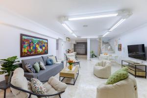 Una televisión o centro de entretenimiento en Coral SeaShell by Fidalsa