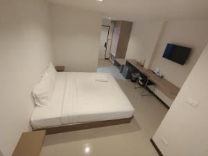 a large white bed in a small room at Wish Resident Ubonratchathani in Ban Nong Bua