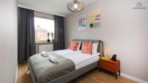 En eller flere senge i et værelse på Rezydencja Wintera i Lastadia by Apartmore