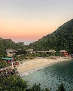 a view of a beach with houses and the ocean at Cat Ba Seoul 2 Hotel & Apartment in Cat Ba