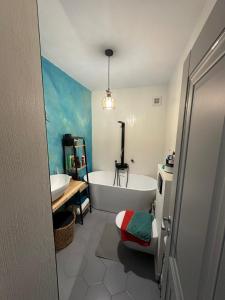 a bathroom with a bath tub and a sink at Donath Accomodation in Floreşti