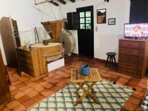 a living room with a sink and a table at Moinho do Avô in Pataias