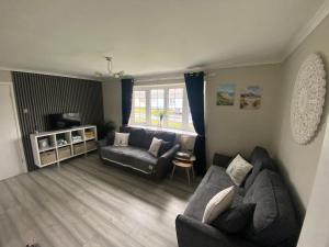 Khu vực ghế ngồi tại 2 Bed Bungalow -25 Gower Holiday Village - Dog Friendly