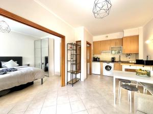 Dapur atau dapur kecil di Apt MA - with pool