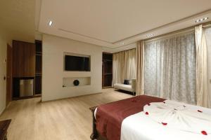 Ένα ή περισσότερα κρεβάτια σε δωμάτιο στο Villa Pearl De Marrakech +51 φωτογραφίες