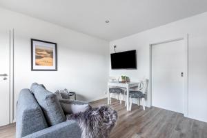 a living room with a couch and a table at Fe Wo Koll in Weddingstedt