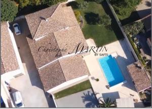 an aerial view of a house with a swimming pool at Pont du Gard in Rodilhan