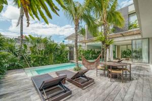 Bazén v ubytování Casa Hugo2 3BR Luxury Oasis in Central Canggu nebo v jeho okolí