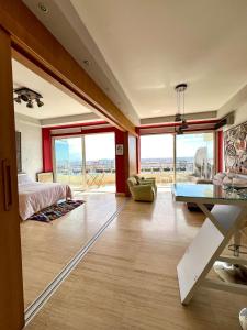 Χώρος καθιστικού στο Terrace & View of Casablanca Port