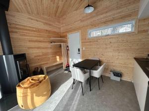 TV a/nebo společenská místnost v ubytování Micro-Cabin in the Mountains - Solstice 2