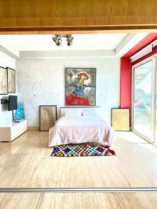 Ένα ή περισσότερα κρεβάτια σε δωμάτιο στο Terrace & View of Casablanca Port