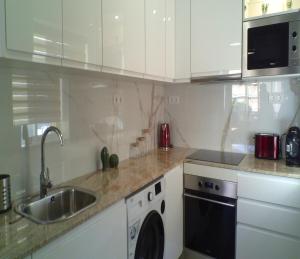 Η κουζίνα ή μικρή κουζίνα στο Lcd - Cristina