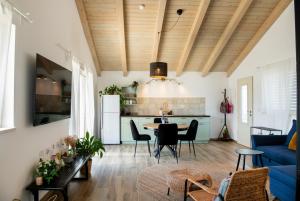a living room with a blue couch and a table at פלג על הנחל in ‘Amir