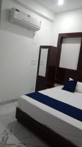 Voodi või voodid majutusasutuse Hotal Yash Dham toas