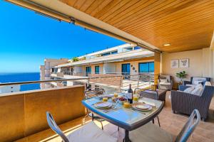 a patio with a table and chairs on a balcony at Hermitage Homes BLG in Puerto de Santiago