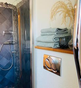 Koupelna v ubytování Apartment in cozy farmhouse upstairs