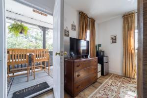 Μια τηλεόραση ή/και κέντρο ψυχαγωγίας στο Casa de Teo Boutique Inn +49 φωτογραφίες