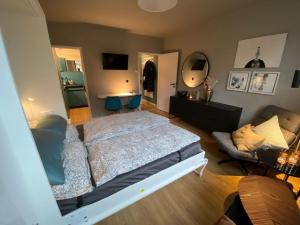 a bedroom with a large bed and a couch at Modernes Apartment no5 in bester Stadtlage in Kassel
