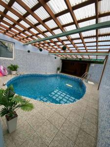 a swimming pool in a building with a wooden ceiling at Будинок відпочинку подобово in Ivano-Frankivsʼk