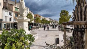 Nabolaget omkring lejligheden eller i nærheden