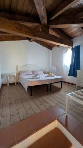 En eller flere senge i et værelse på Villa Liliana Your Private Oasis with Pool