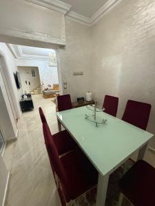 Posezení v ubytování Pavilion à la corniche de mohammedia proche plage & centre-ville