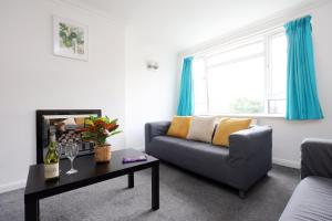 a living room with a couch and a table at Ideal Bath House by St James’s Park in Bath