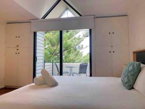 a bedroom with a large bed and a large window at The Iceworks-overlooking Esplanade W Parking 2 Carscentral in Fremantle